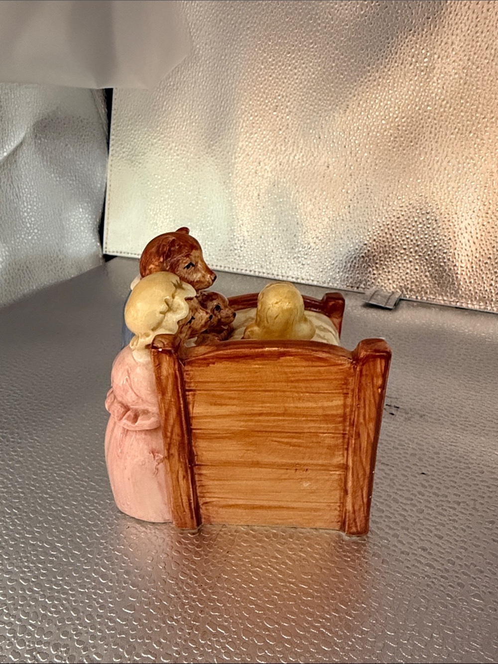 Vintage 1982 Ceramic Music Box of Goldilocks where she moves back and forth - Picture 7 of 11